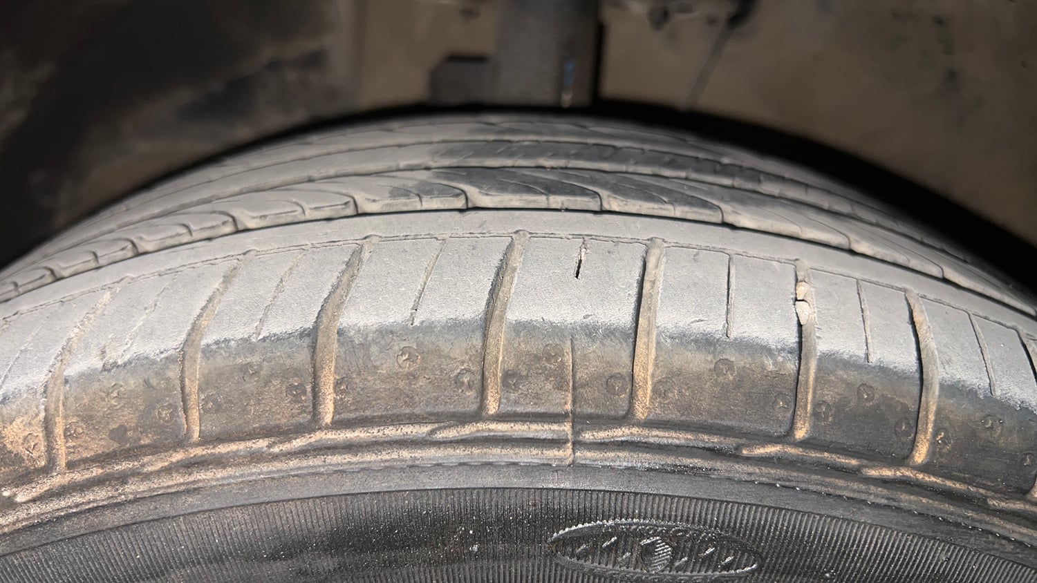 Used 2016 Maruti Suzuki Baleno Zeta 1.2 Petrol Manual tyres LEFT FRONT TYRE TREAD VIEW