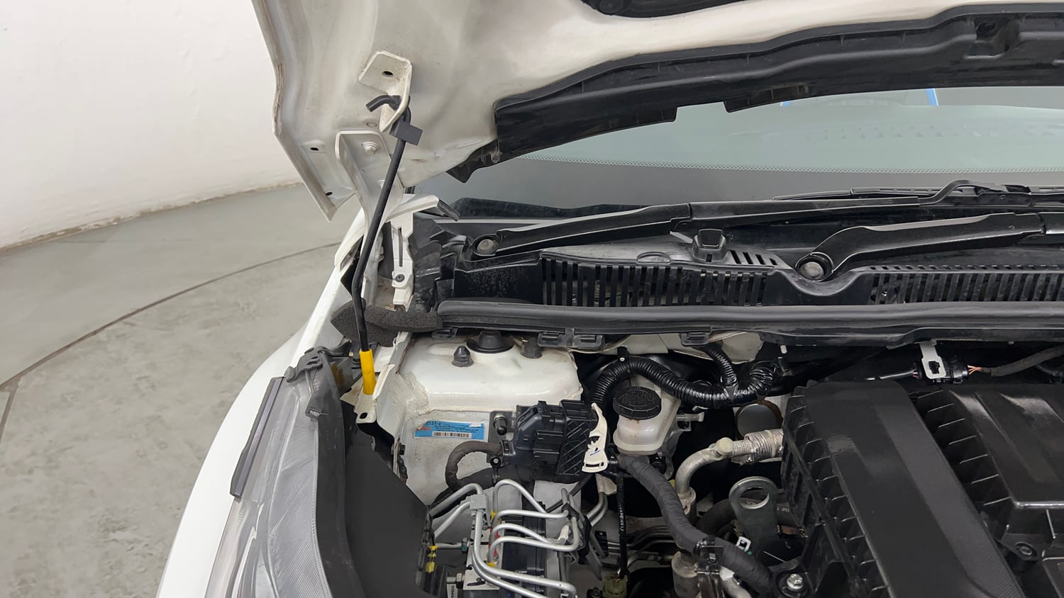 Used 2022 Tata Nexon XMA (S) Diesel Diesel Automatic engine ENGINE RIGHT SIDE HINGE & APRON VIEW