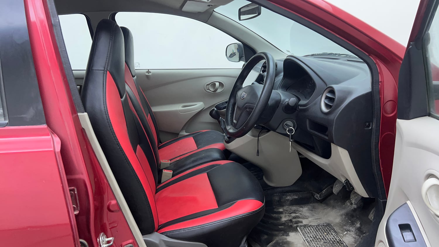 Used 2016 Datsun GO T Petrol Manual interior RIGHT SIDE FRONT DOOR CABIN VIEW