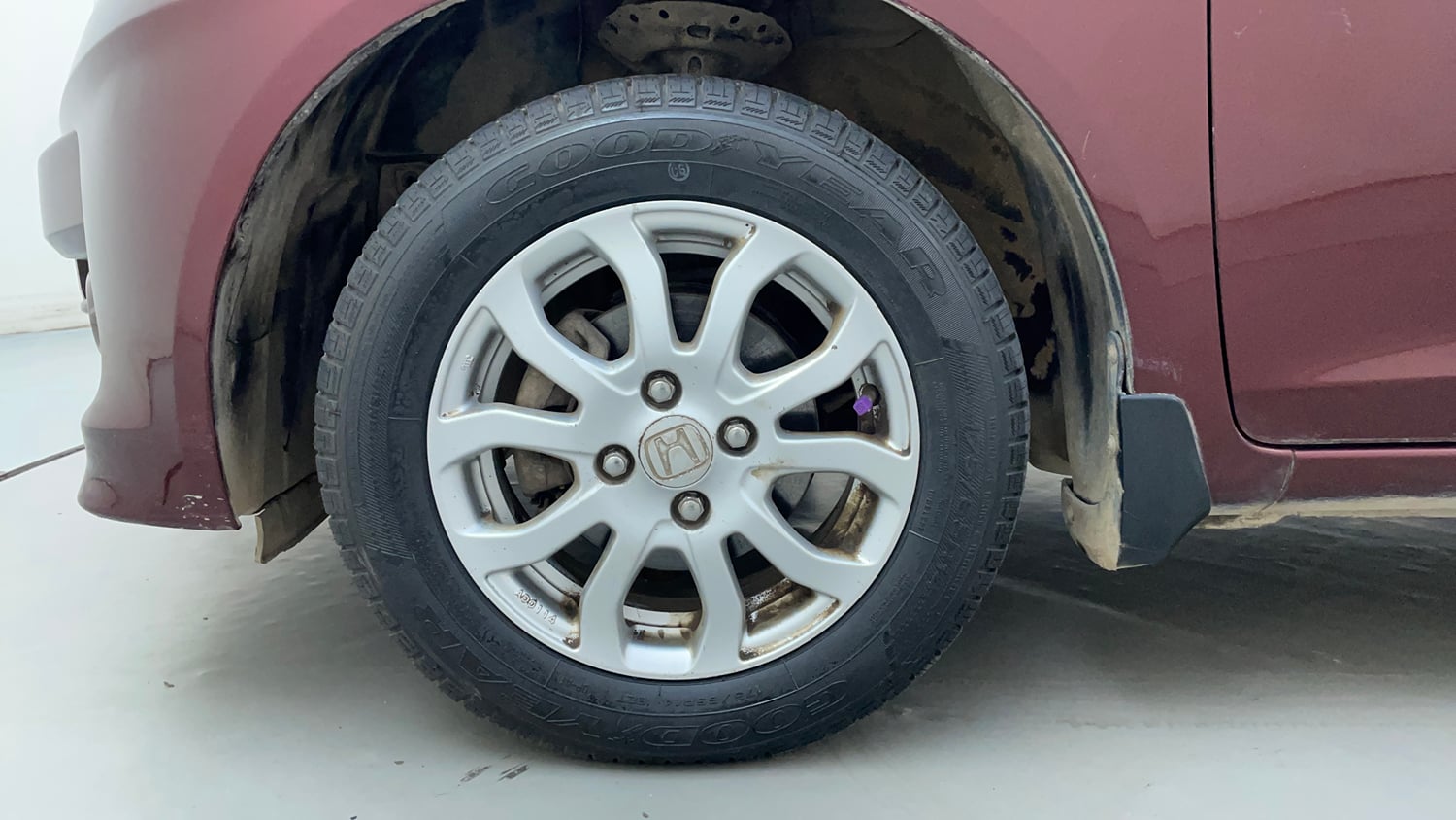 Used 2013 Honda Amaze 1.2 VX i-VTEC Petrol Manual tyres LEFT FRONT TYRE RIM VIEW