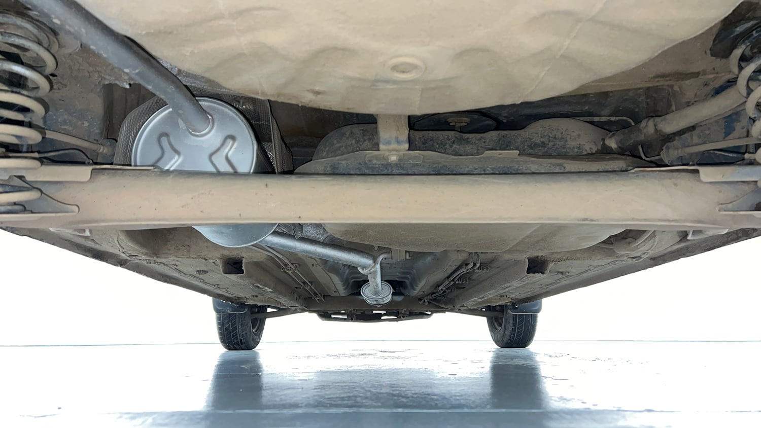 Used 2022 Renault Kwid CLIMBER 1.0 (O) Petrol Manual extra REAR UNDERBODY VIEW (TAKEN FROM REAR)