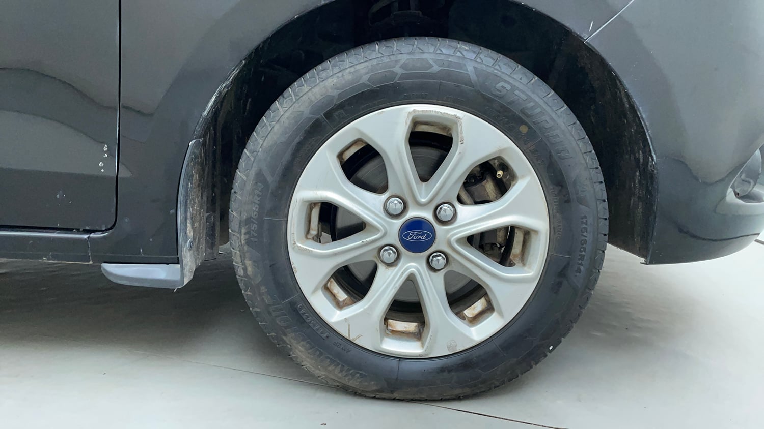 Used 2015 Ford Figo Titanium1.5 TDCi Diesel Manual tyres RIGHT FRONT TYRE RIM VIEW