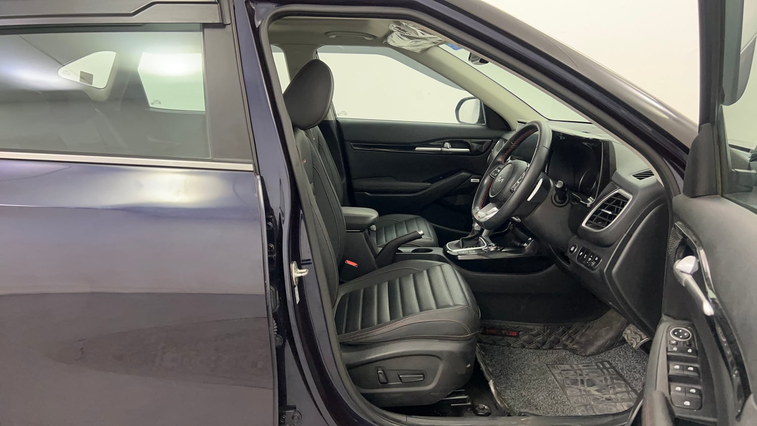 Used 2022 Kia Seltos GTX Plus 1.4 DCT Petrol Automatic interior RIGHT SIDE FRONT DOOR CABIN VIEW