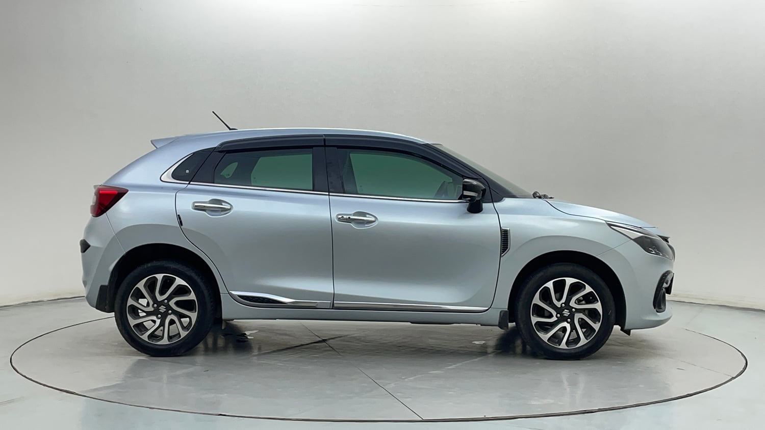 Used 2024 Maruti Suzuki Baleno Alpha AGS Petrol Automatic exterior RIGHT SIDE VIEW