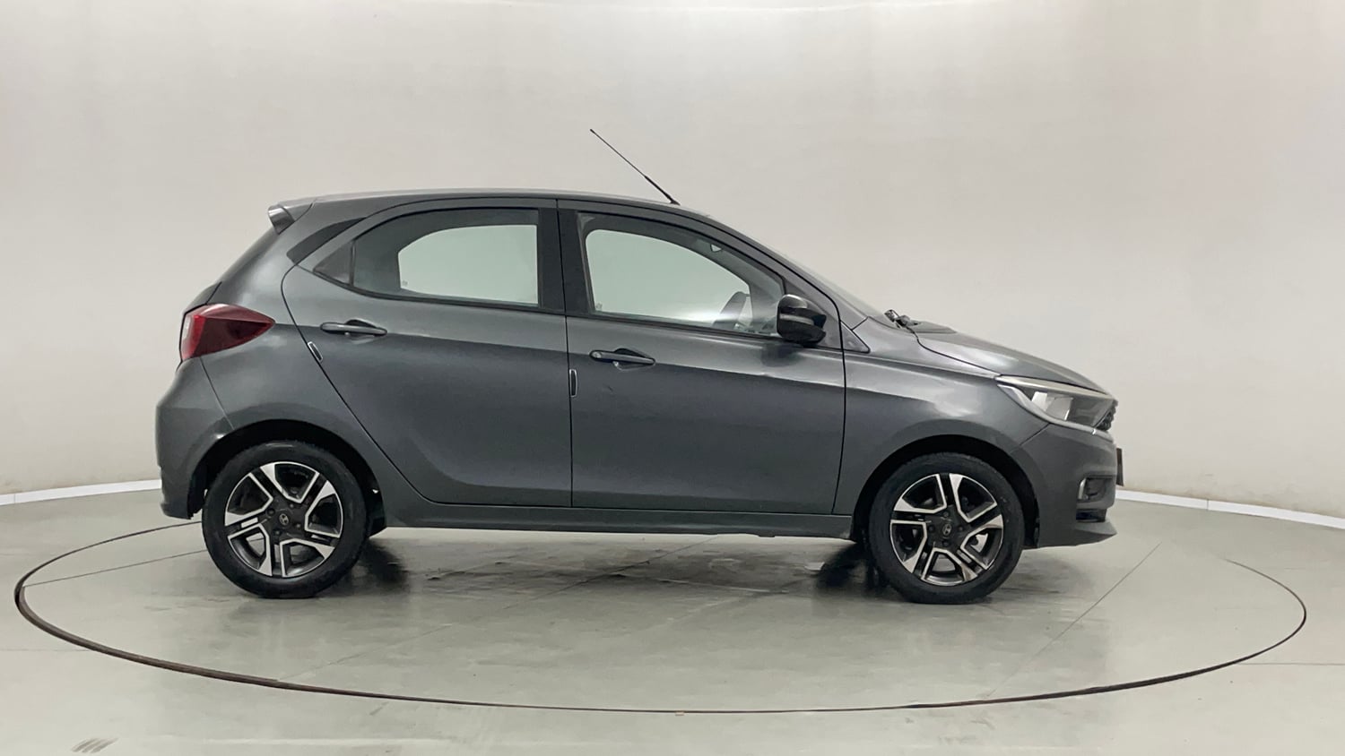 Used 2021 Tata Tiago XZ Plus Petrol Manual exterior RIGHT SIDE VIEW