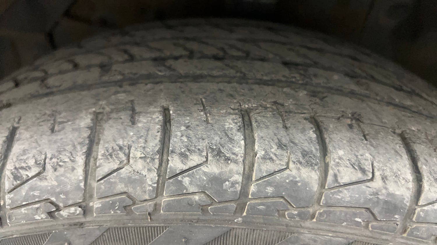 Used 2021 Maruti Suzuki S-Cross Zeta Petrol Manual tyres LEFT FRONT TYRE TREAD VIEW