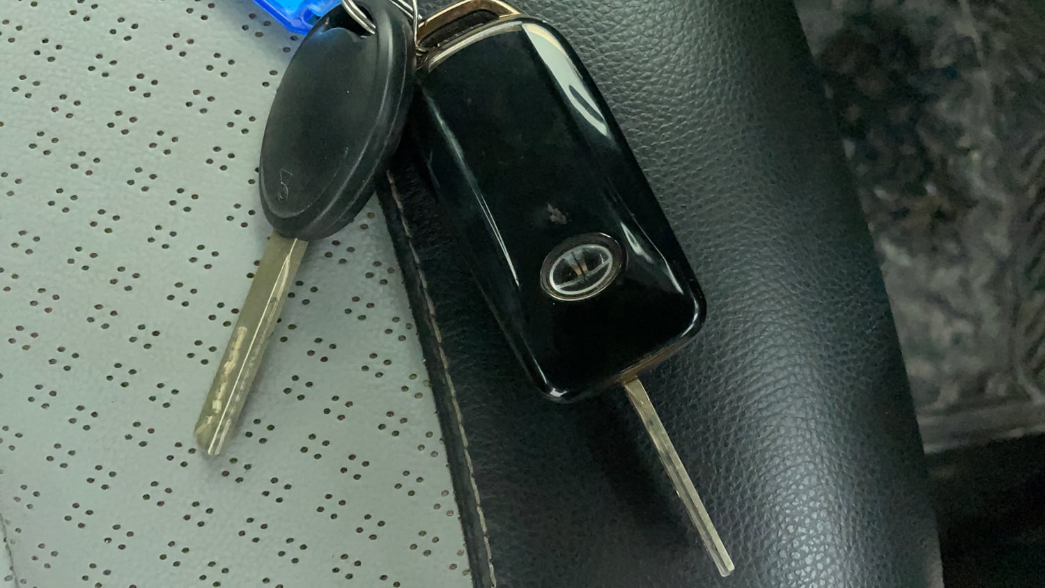 Used 2023 Tata Tiago XT CNG Cng Manual extra CAR KEY VIEW