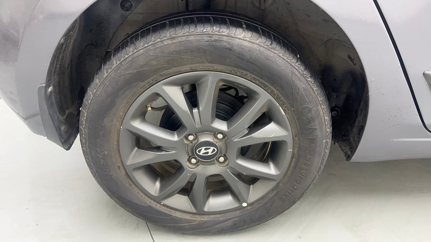 Used 2019 Hyundai Elite i20 Sportz Plus 1.2 Petrol Manual tyres RIGHT REAR TYRE RIM VIEW