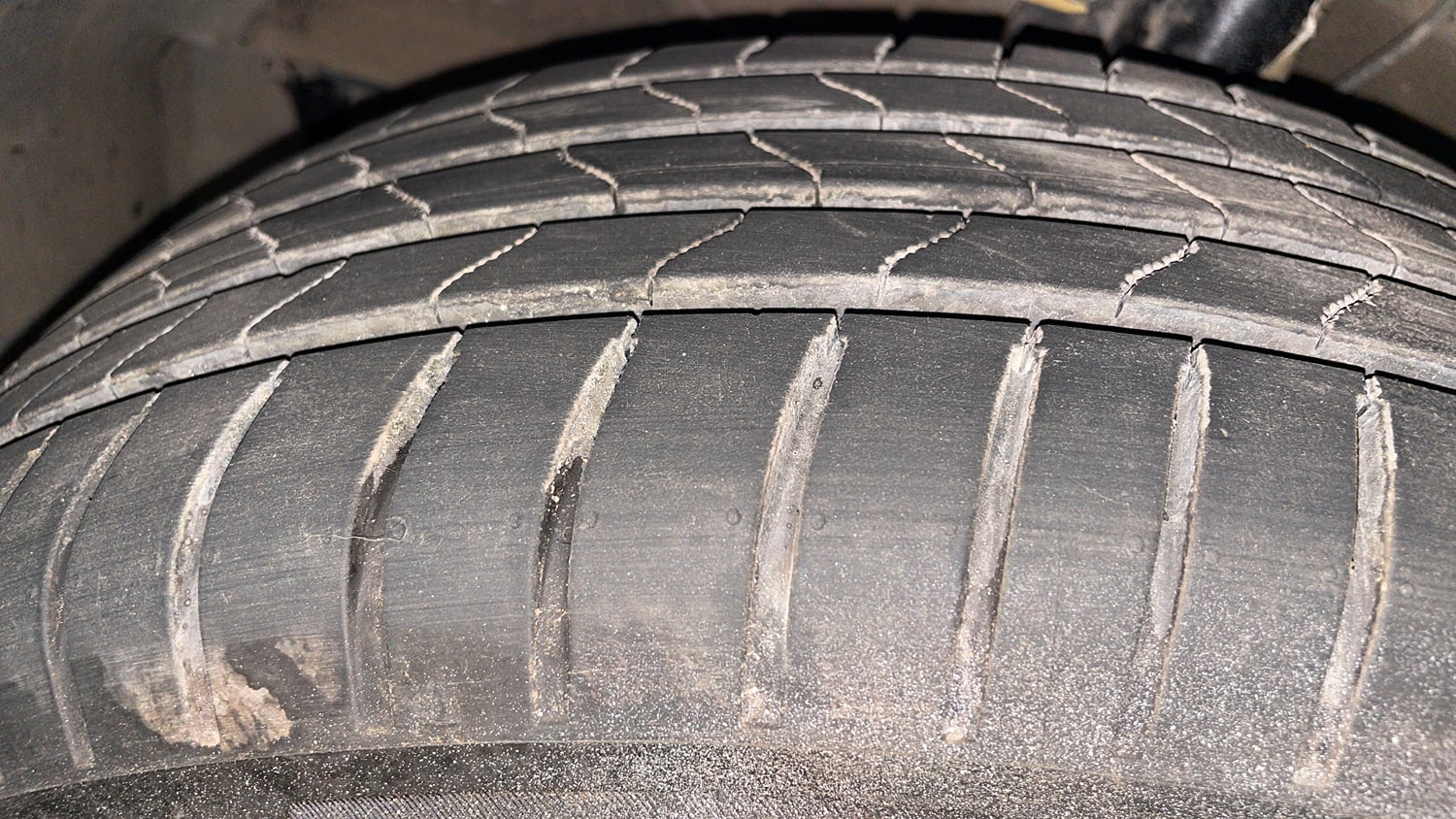 Used 2017 Maruti Suzuki Dzire ZXi AMT Petrol Automatic tyres LEFT FRONT TYRE TREAD VIEW