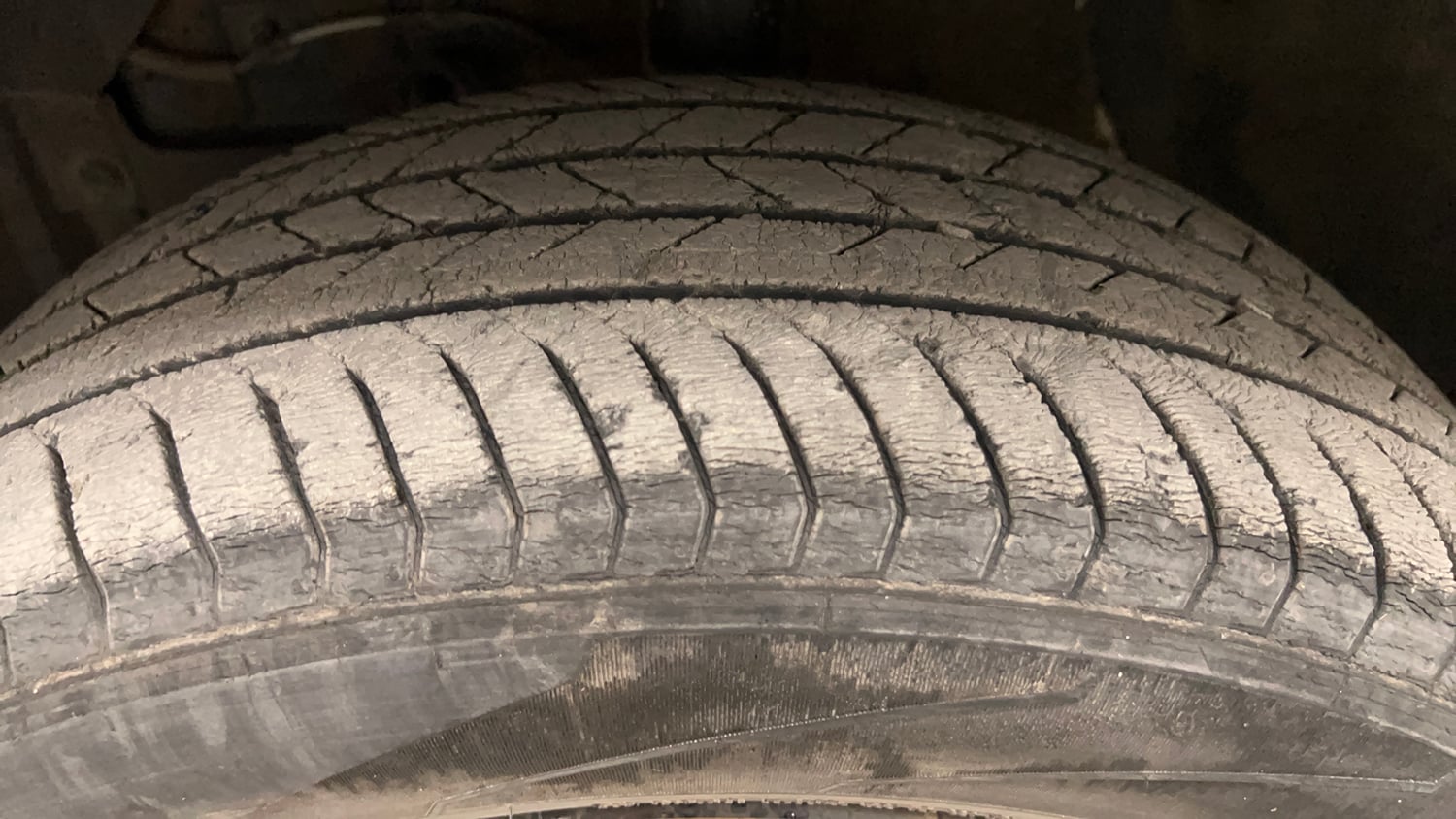 Used 2022 maruti-suzuki Vitara Brezza VXi Petrol Manual tyres LEFT FRONT TYRE TREAD VIEW