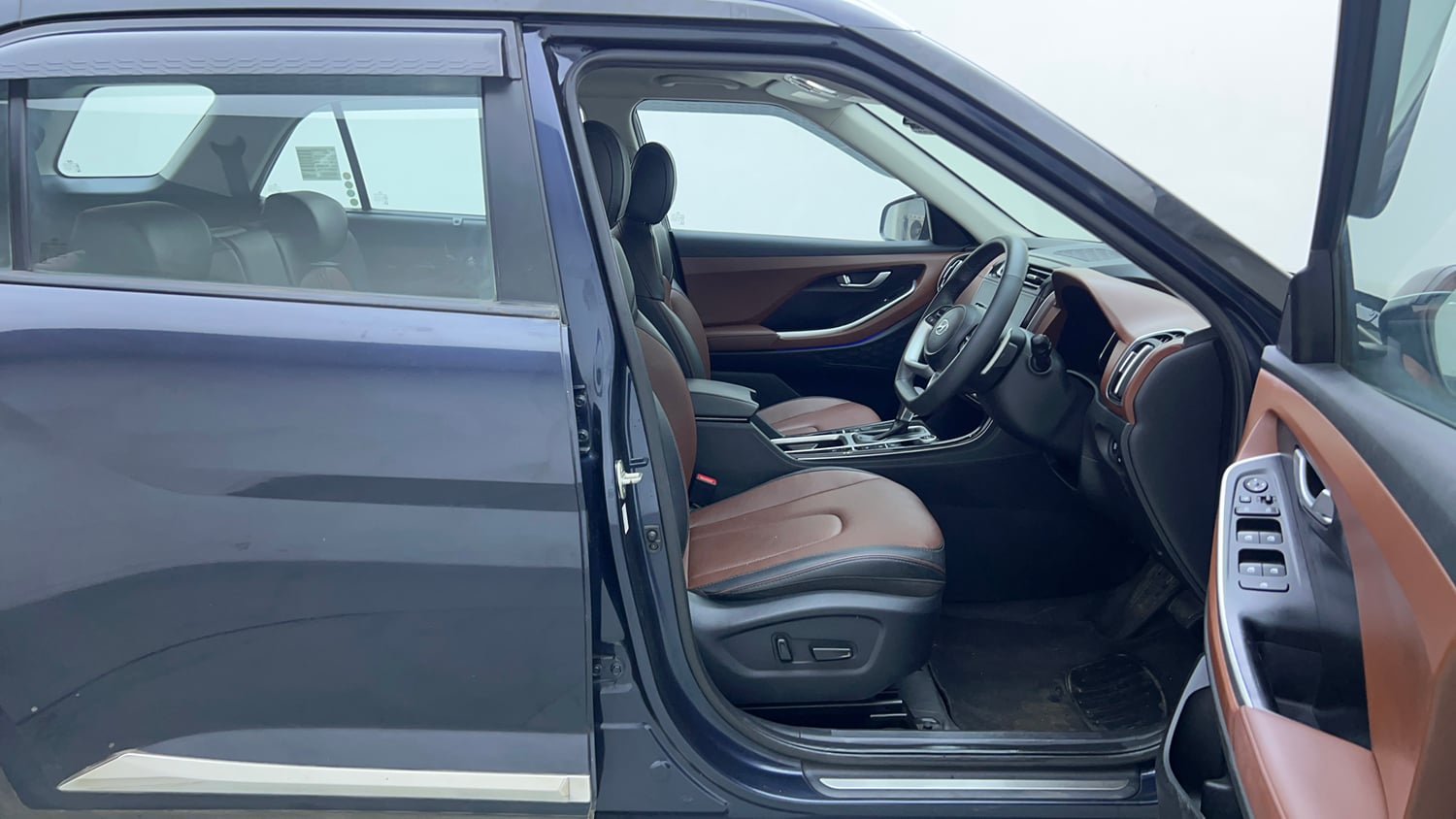 Used 2022 Hyundai Alcazar Signature (O) 7 Seater 1.5 Diesel AT Diesel Automatic interior RIGHT SIDE FRONT DOOR CABIN VIEW