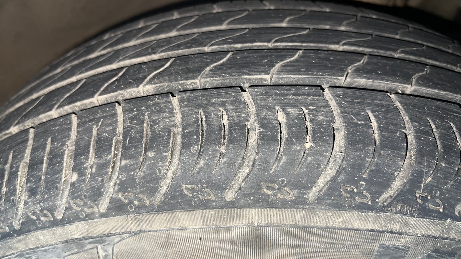 Used 2023 Maruti Suzuki XL6 Alpha Plus MT Petrol Petrol Manual tyres RIGHT FRONT TYRE TREAD VIEW