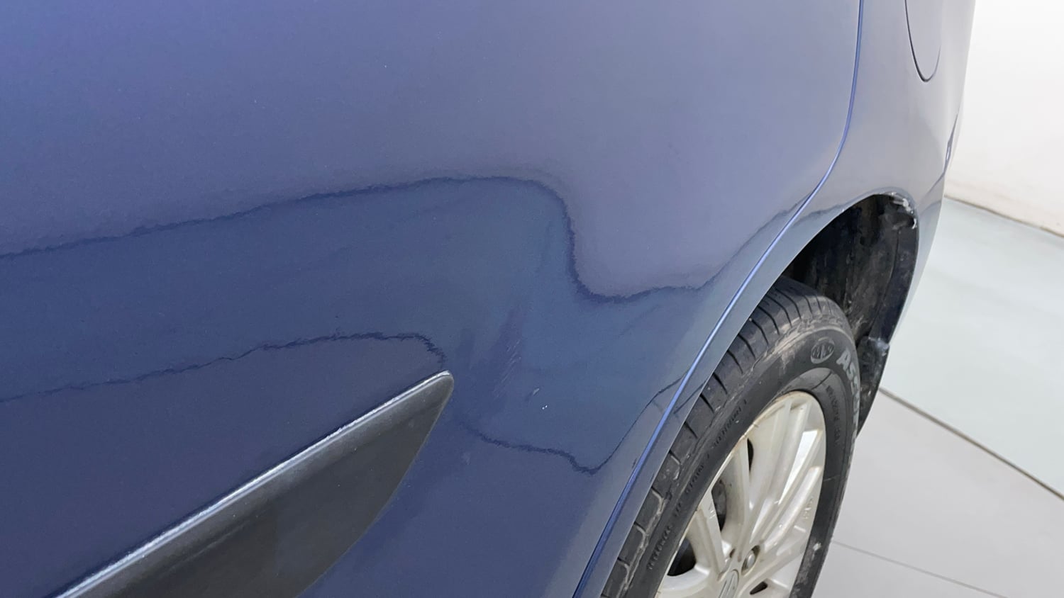 Used 2017 Maruti Suzuki Dzire ZXi AMT Petrol Automatic dents MINOR SCRATCH