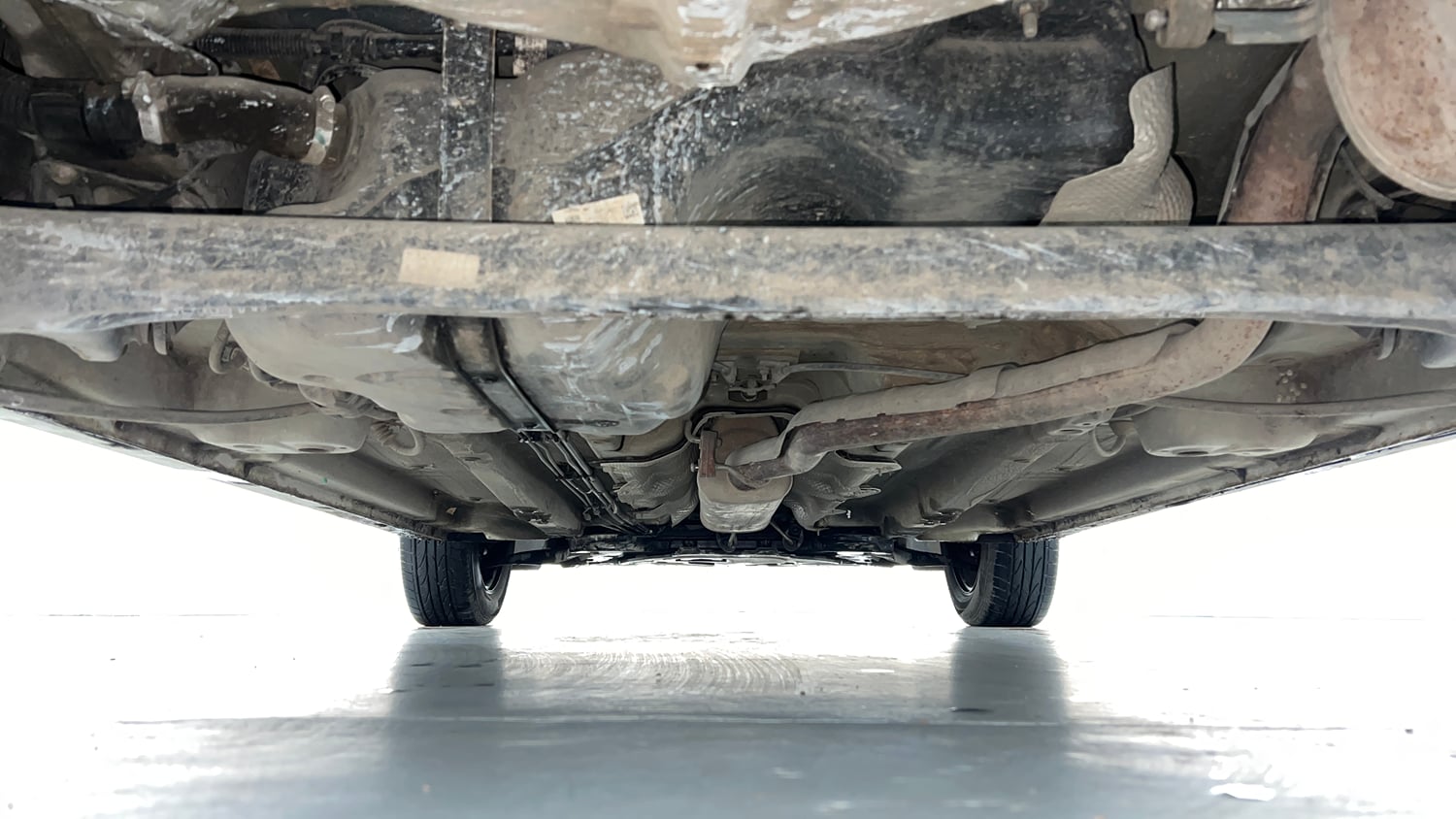 Used 2021 Mahindra XUV 300 W6 1.2 Petrol Petrol Manual extra REAR UNDERBODY VIEW (TAKEN FROM REAR)