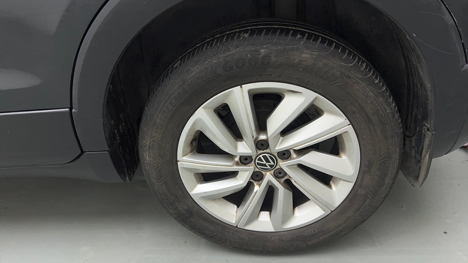 Used 2022 Volkswagen Taigun Highline 1.0 TSI AT Petrol Automatic tyres LEFT REAR TYRE RIM VIEW
