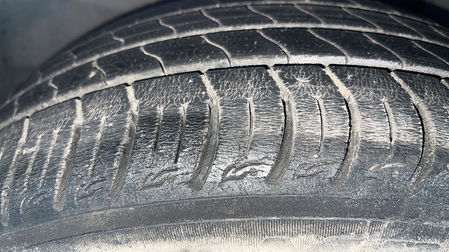 Used 2021 Tata Altroz XT Petrol Petrol Manual tyres LEFT FRONT TYRE TREAD VIEW