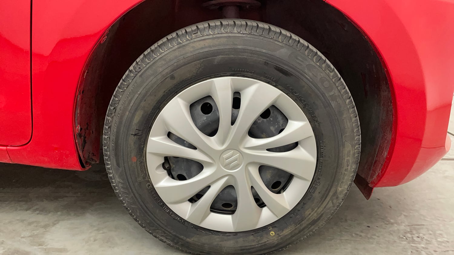 Used 2020 Maruti Suzuki Swift VXi Petrol Manual tyres RIGHT FRONT TYRE RIM VIEW