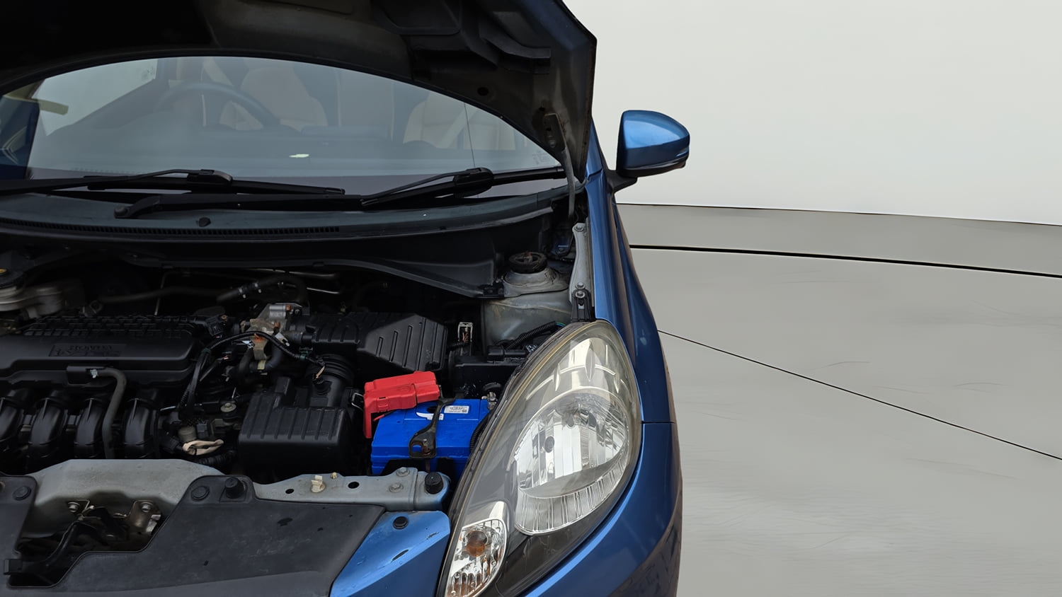 Used 2015 Honda Brio VX AT Petrol Automatic engine ENGINE LEFT SIDE HINGE & APRON VIEW