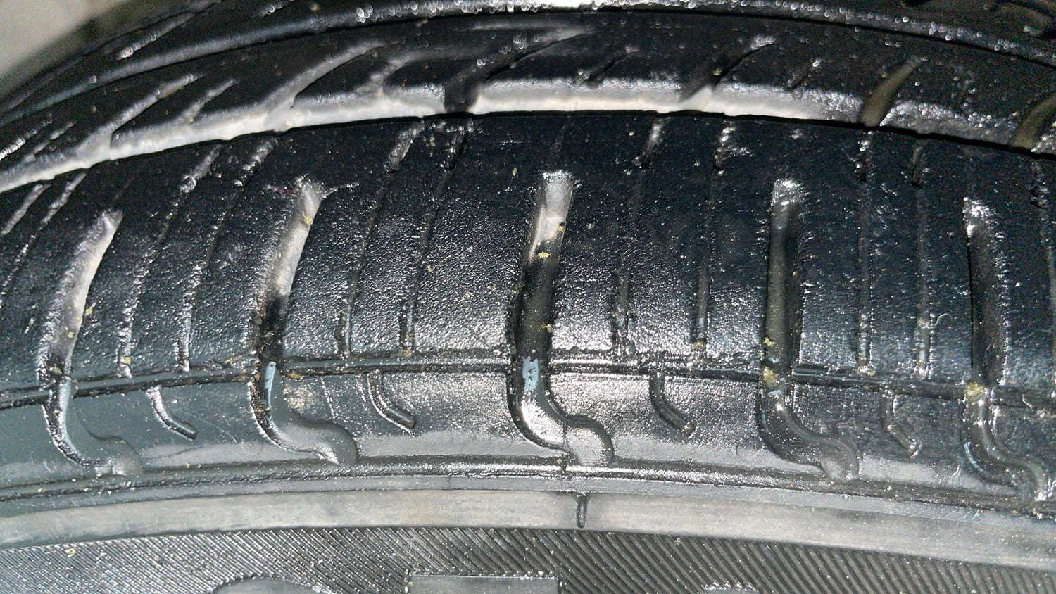 Used 2014 Hyundai Grand i10 Magna 1.2 Kappa VTVT Petrol Manual tyres LEFT FRONT TYRE TREAD VIEW
