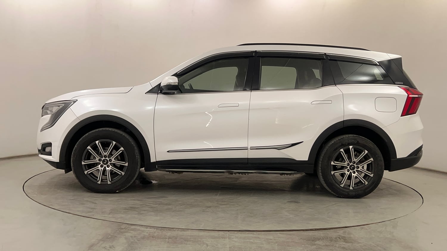 Used 2024 Mahindra XUV700 AX7 Diesel MT 7 STR Diesel Manual exterior LEFT SIDE VIEW