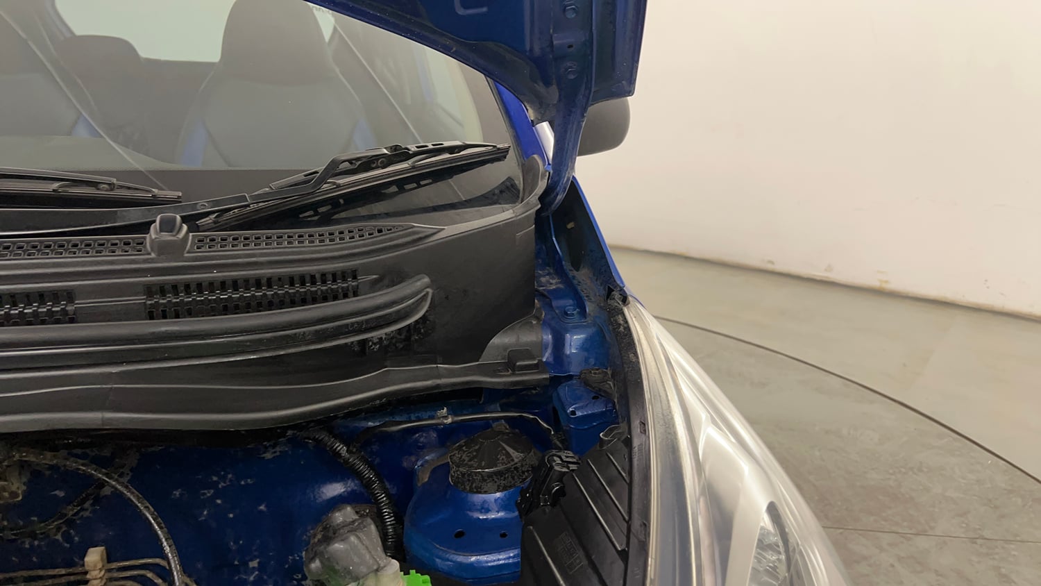 Used 2017 Hyundai Eon Era + AirBag Petrol Manual engine ENGINE LEFT SIDE HINGE & APRON VIEW
