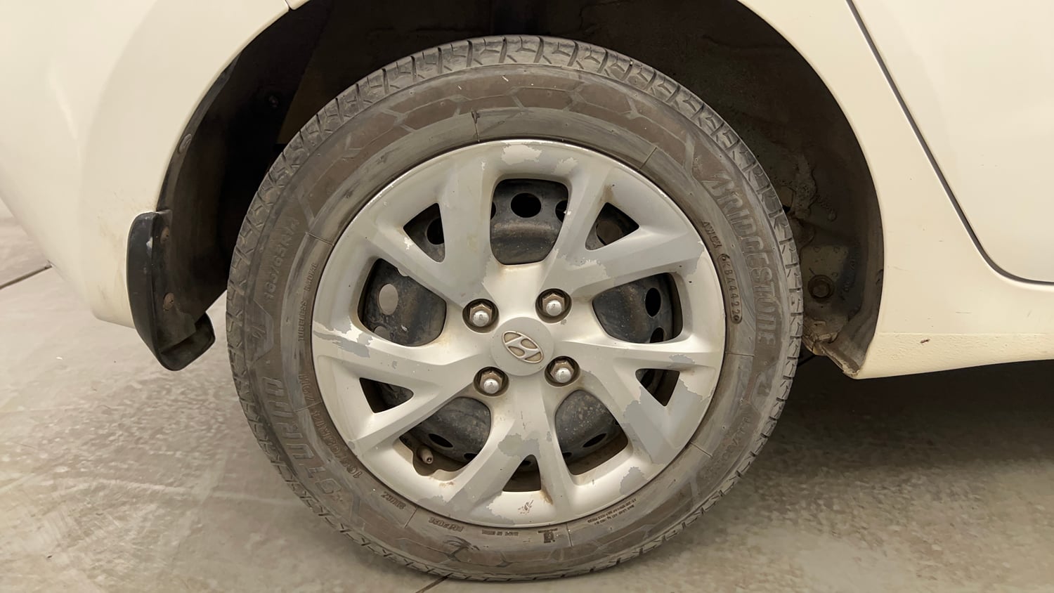 Used 2018 Hyundai Grand i10 Magna 1.2 Kappa VTVT Petrol Manual tyres RIGHT REAR TYRE RIM VIEW