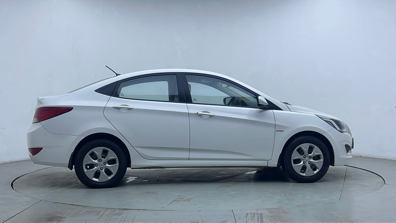 Used 2015 Hyundai Verna 1.4 VTVT Petrol Manual exterior RIGHT SIDE VIEW