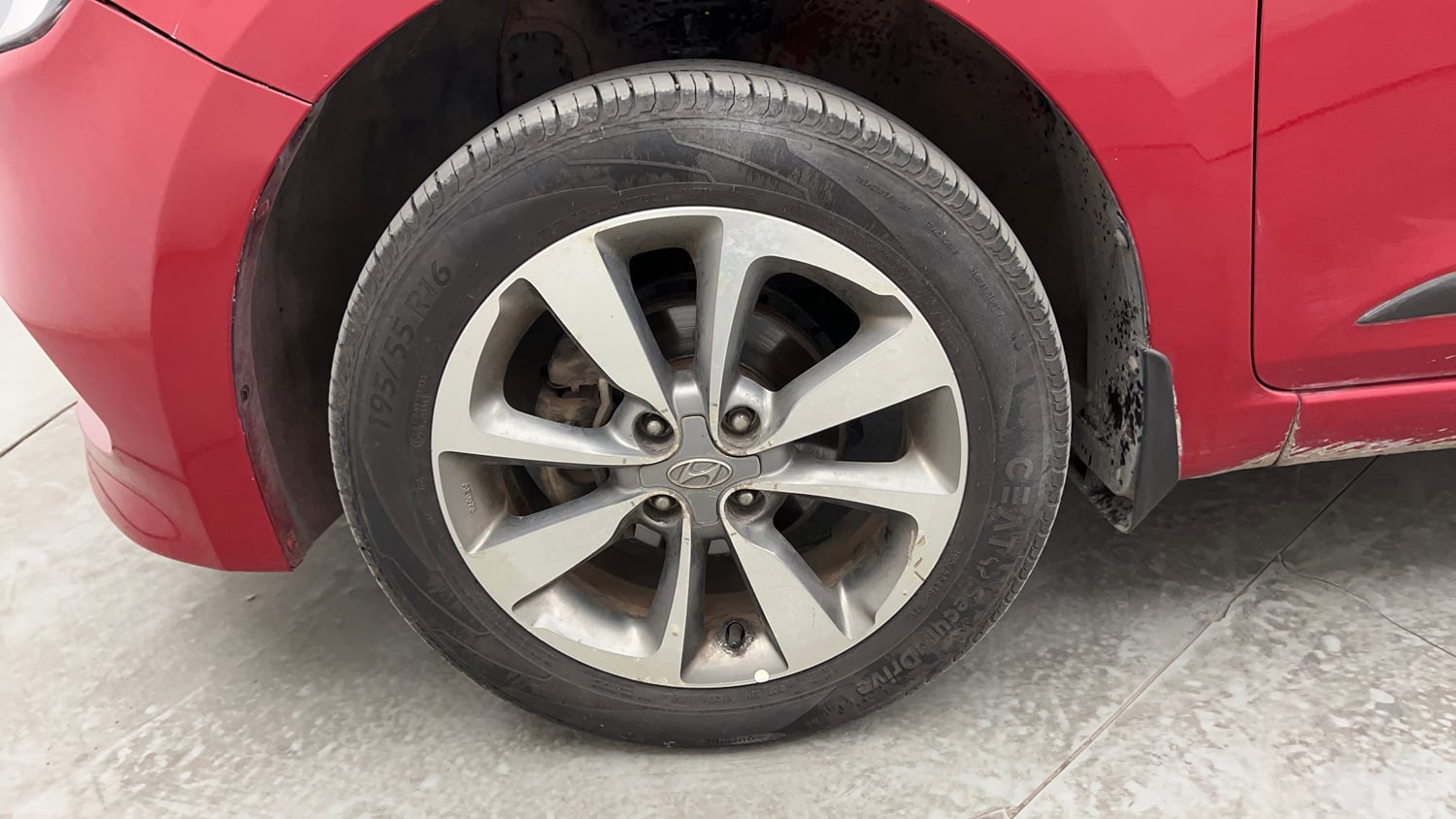 Used 2015 Hyundai Elite i20 Asta 1.2 Petrol Manual tyres LEFT FRONT TYRE RIM VIEW