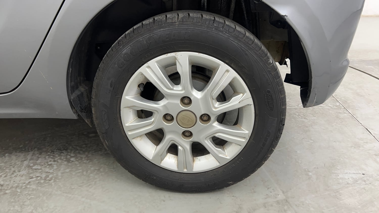 Used 2018 Tata Tiago Revotron XZ Petrol Manual tyres LEFT REAR TYRE RIM VIEW