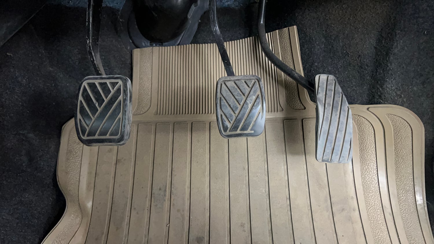 Used 2015 Maruti Suzuki Wagon R VXI Petrol Manual interior PEDALS VIEW
