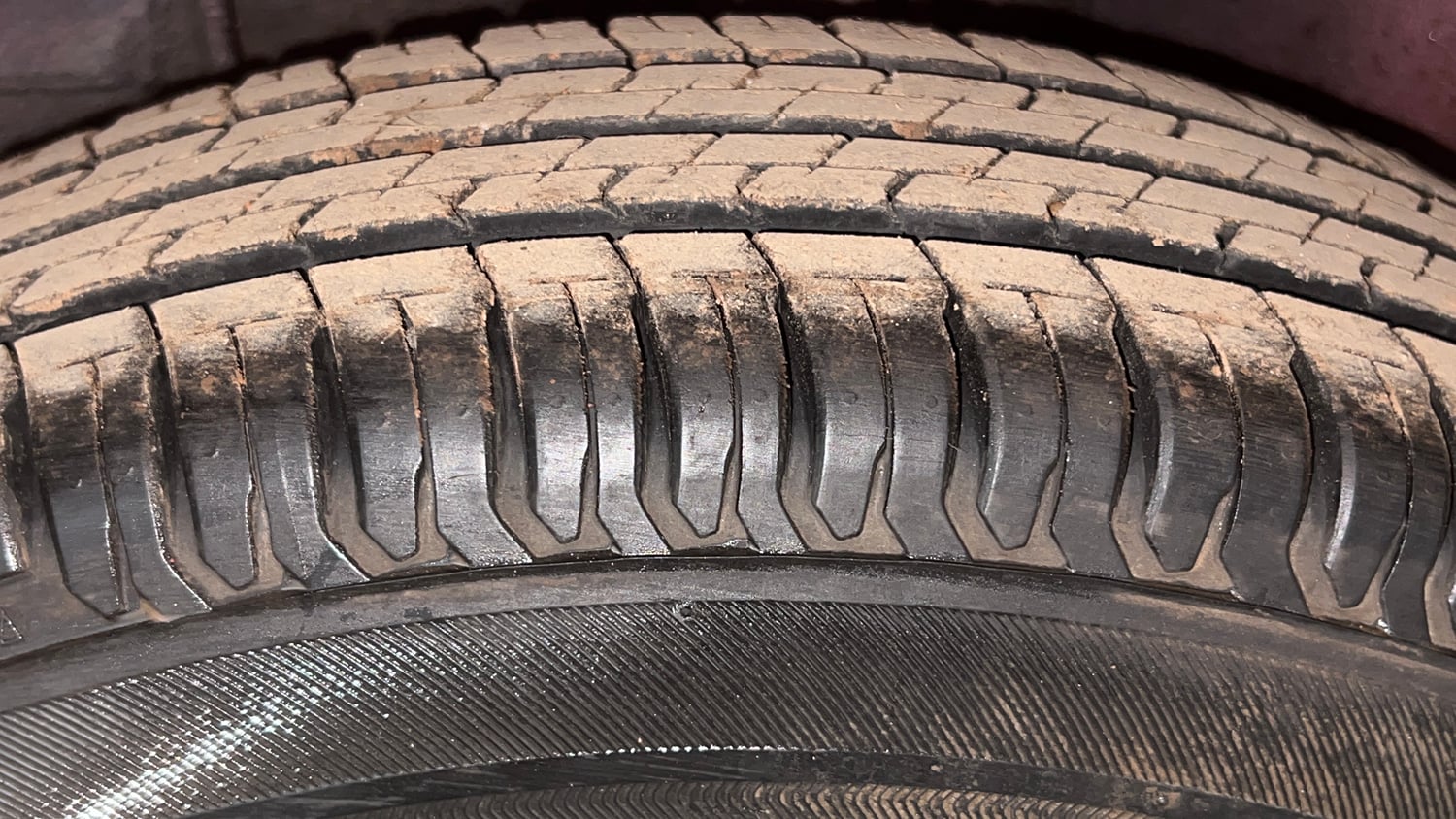 Used 2020 Tata Altroz XE Petrol Petrol Manual tyres LEFT REAR TYRE TREAD VIEW