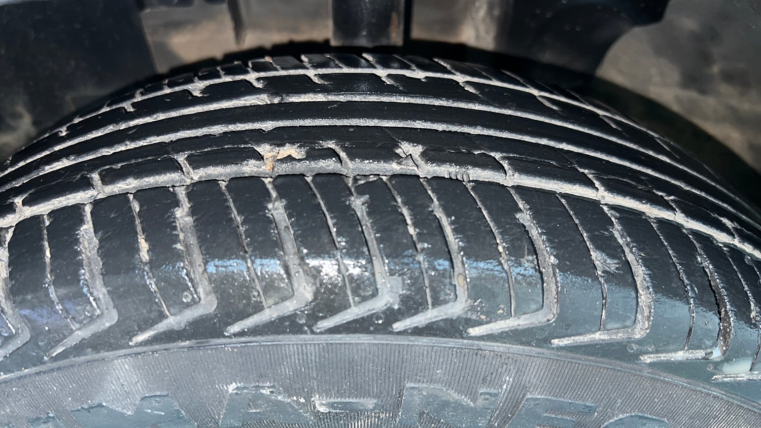 Used 2017 Renault Kwid 1.0 RXT AMT Opt Petrol Automatic tyres LEFT FRONT TYRE TREAD VIEW