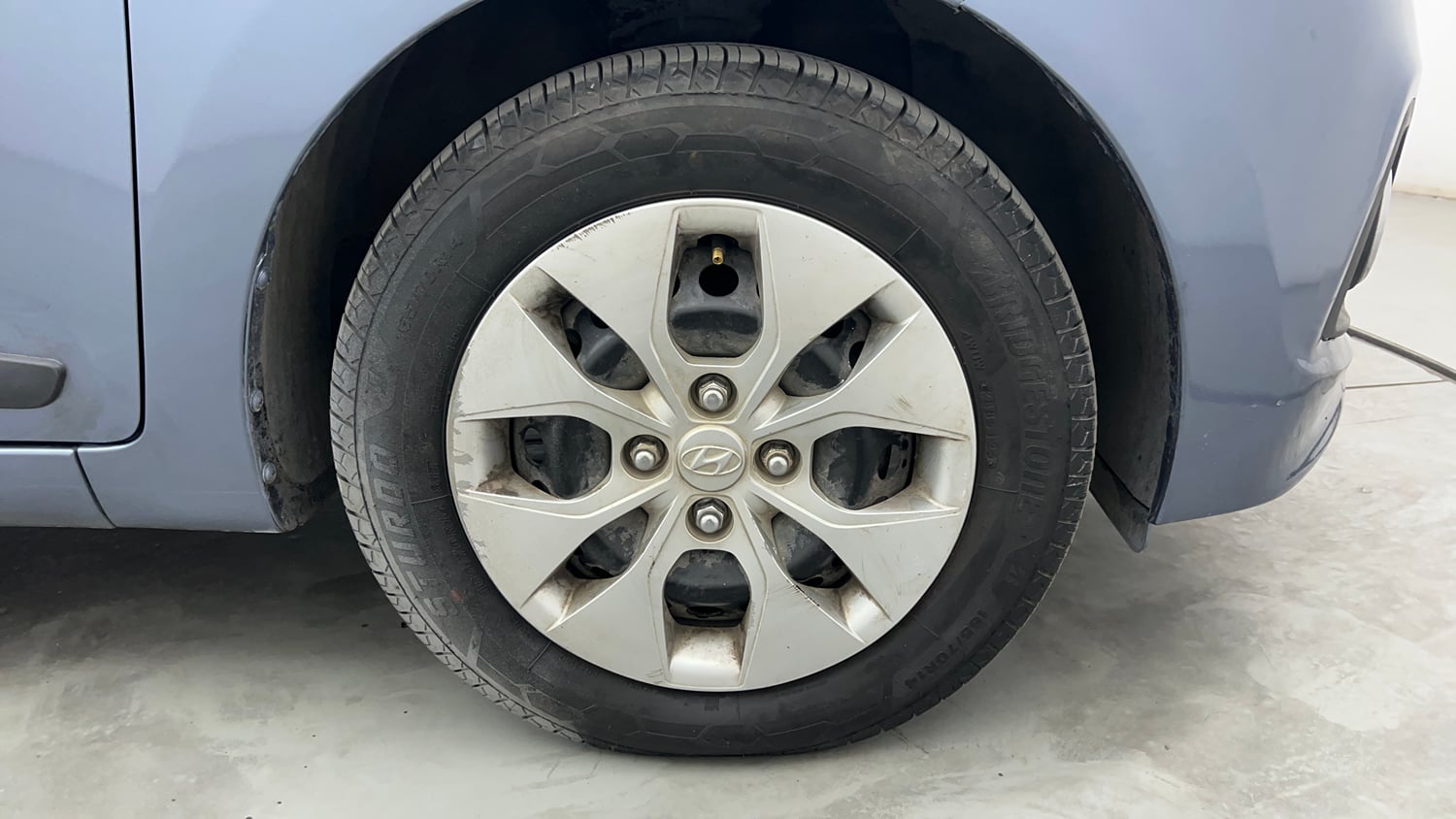 Used 2015 Hyundai Xcent S 1.2 Petrol Manual tyres RIGHT FRONT TYRE RIM VIEW