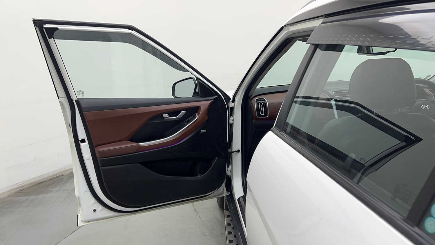 Used 2024 Hyundai Alcazar Platinum (O) 7 Seater 1.5 Diesel AT Diesel Automatic interior LEFT FRONT DOOR OPEN VIEW