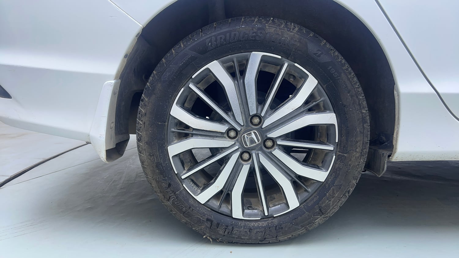 Used 2020 Honda City ZX CVT Petrol Petrol Automatic tyres RIGHT REAR TYRE RIM VIEW