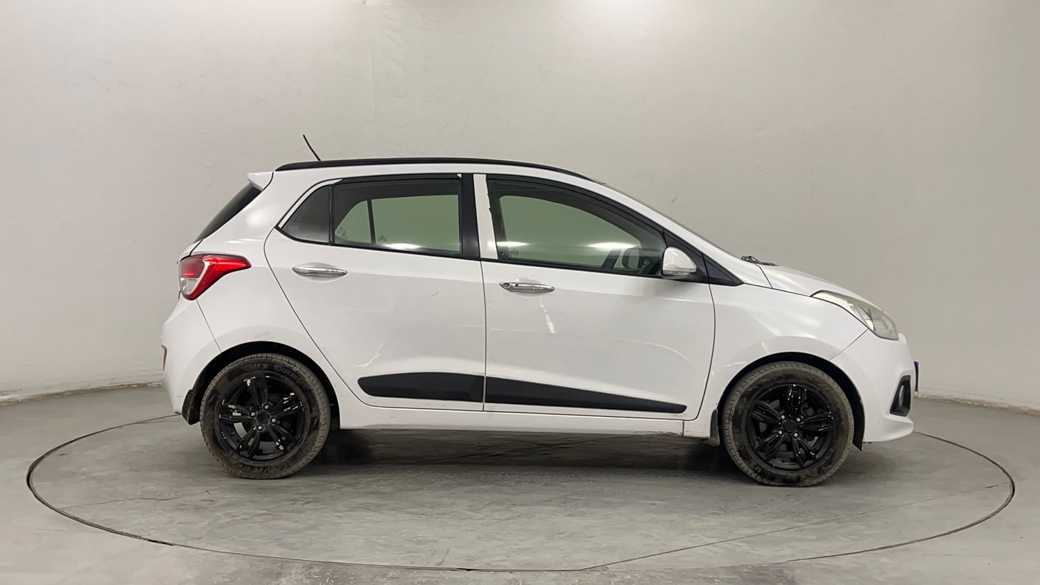 Used 2015 Hyundai Grand i10 Sportz AT 1.2 Kappa VTVT Petrol Automatic exterior RIGHT SIDE VIEW
