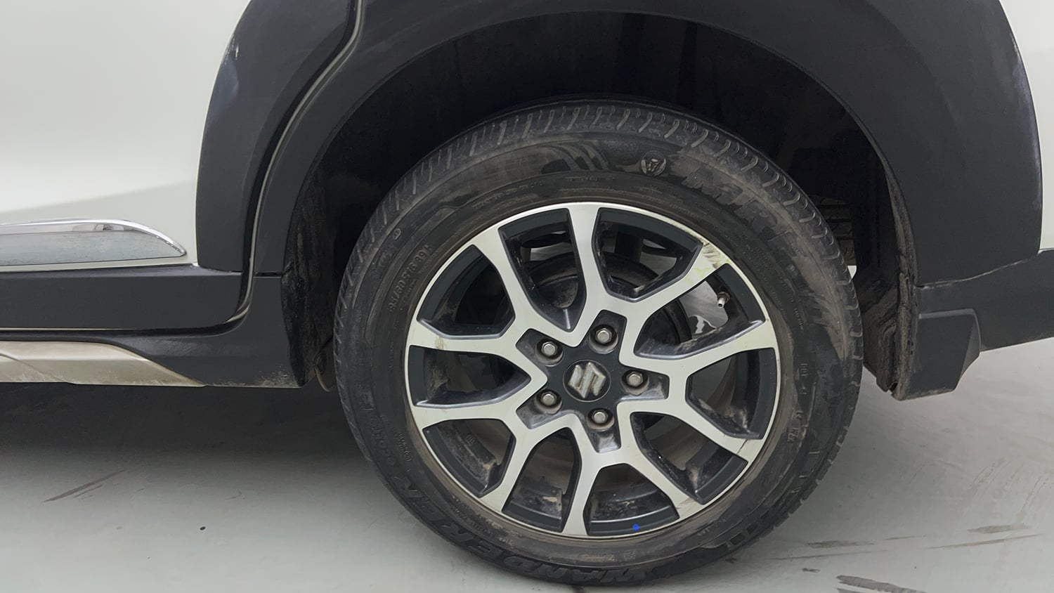 Used 2023 Maruti Suzuki XL6 Alpha Plus MT Petrol Petrol Manual tyres LEFT REAR TYRE RIM VIEW