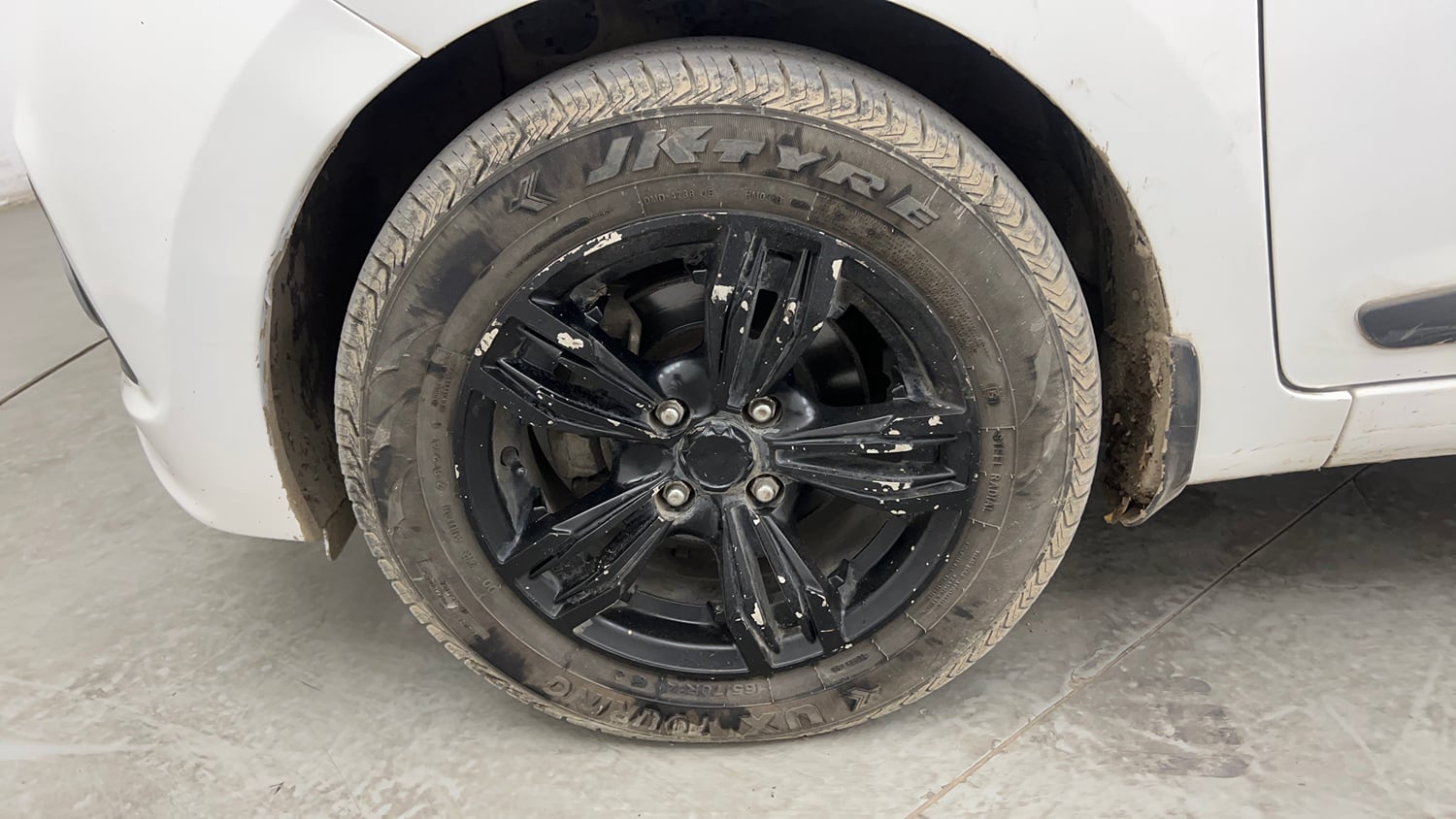 Used 2015 Hyundai Grand i10 Sportz AT 1.2 Kappa VTVT Petrol Automatic tyres LEFT FRONT TYRE RIM VIEW