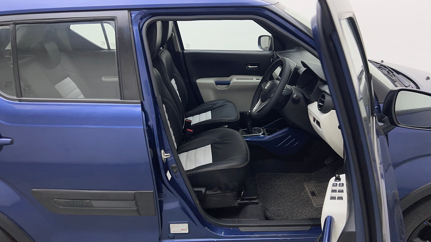 Used 2021 Maruti Suzuki Ignis Zeta 1.2 MT Petrol Manual interior RIGHT SIDE FRONT DOOR CABIN VIEW