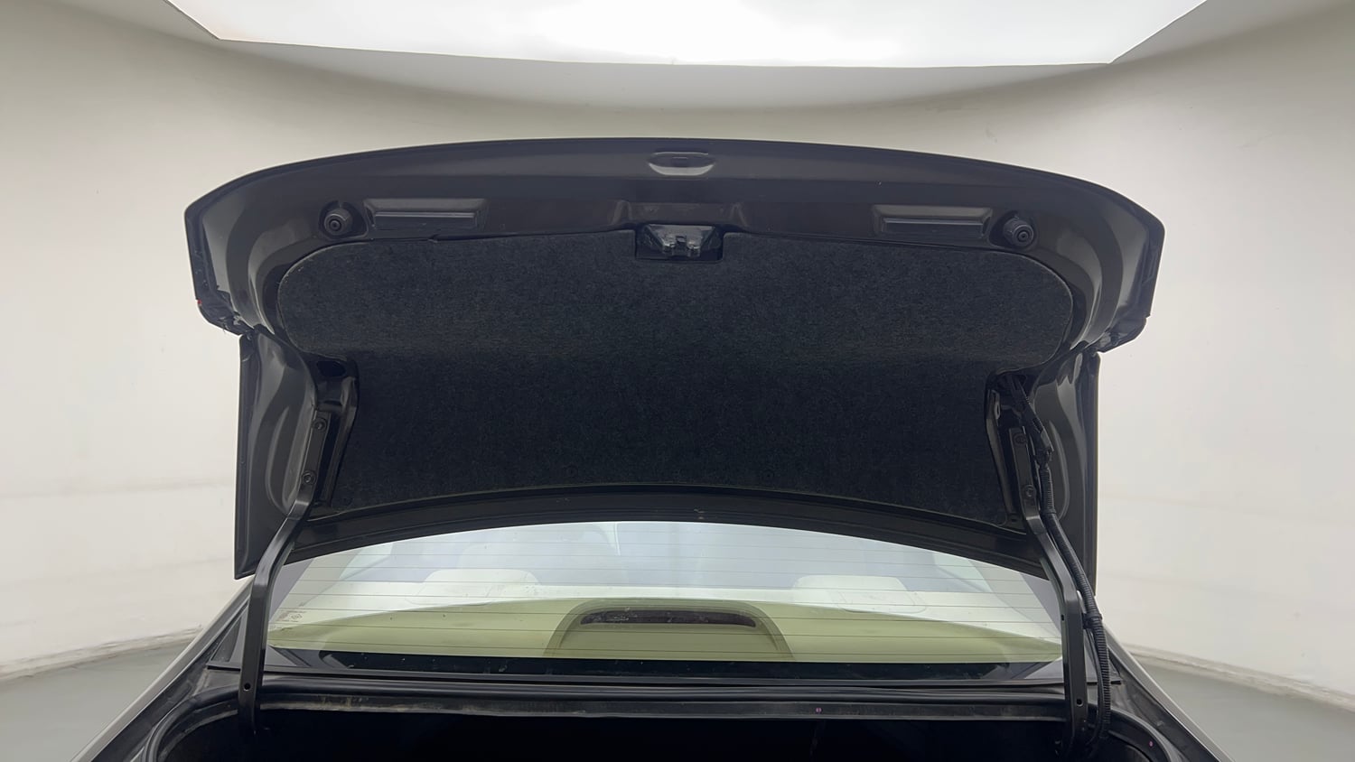 Used 2017 Honda City V Petrol Petrol Manual interior DICKY DOOR OPEN VIEW