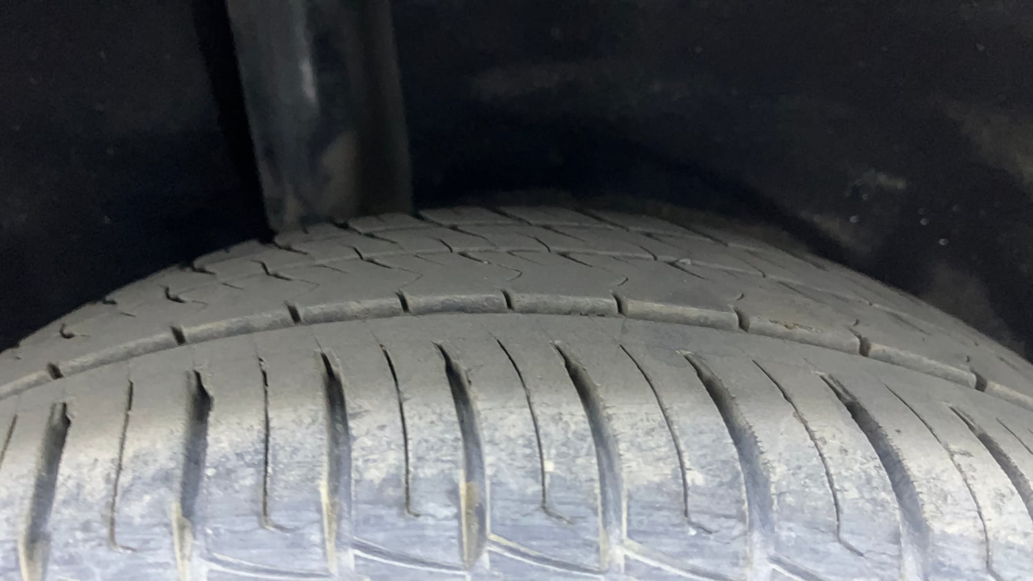 Used 2017 Ford EcoSport Titanium 1.5L Ti-VCT Petrol Manual tyres RIGHT REAR TYRE TREAD VIEW