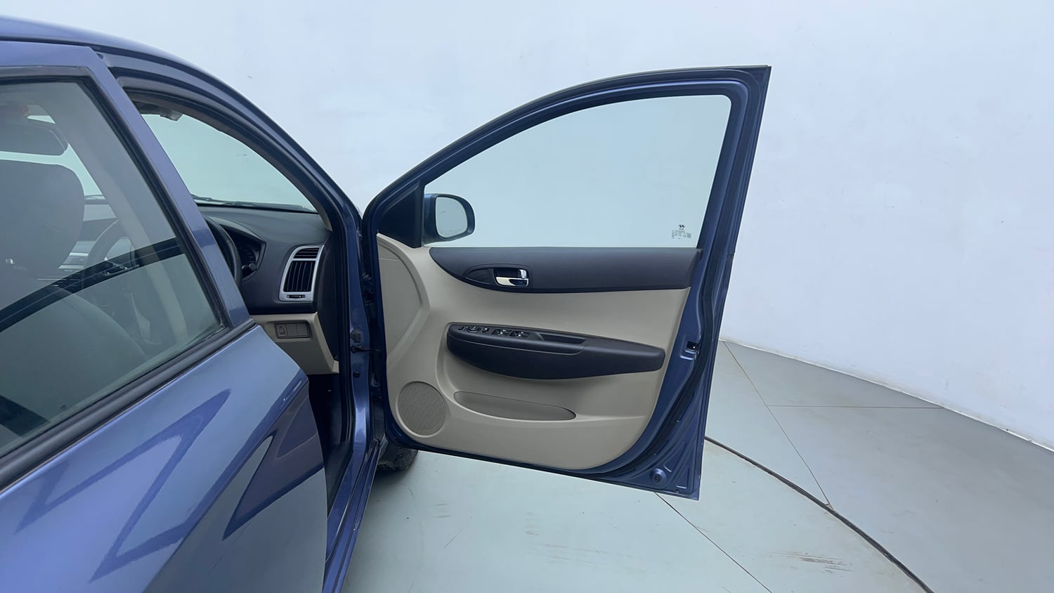 Used 2012 Hyundai i20 Sportz 1.2 Petrol Manual interior RIGHT FRONT DOOR OPEN VIEW