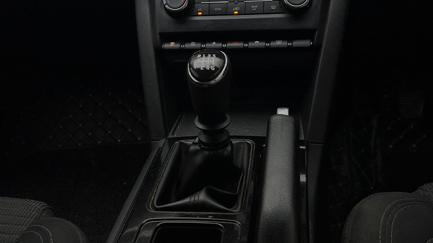 Used 2022 Mahindra XUV700 AX 5 Petrol MT 7 STR Petrol Manual interior GEAR  KNOB VIEW