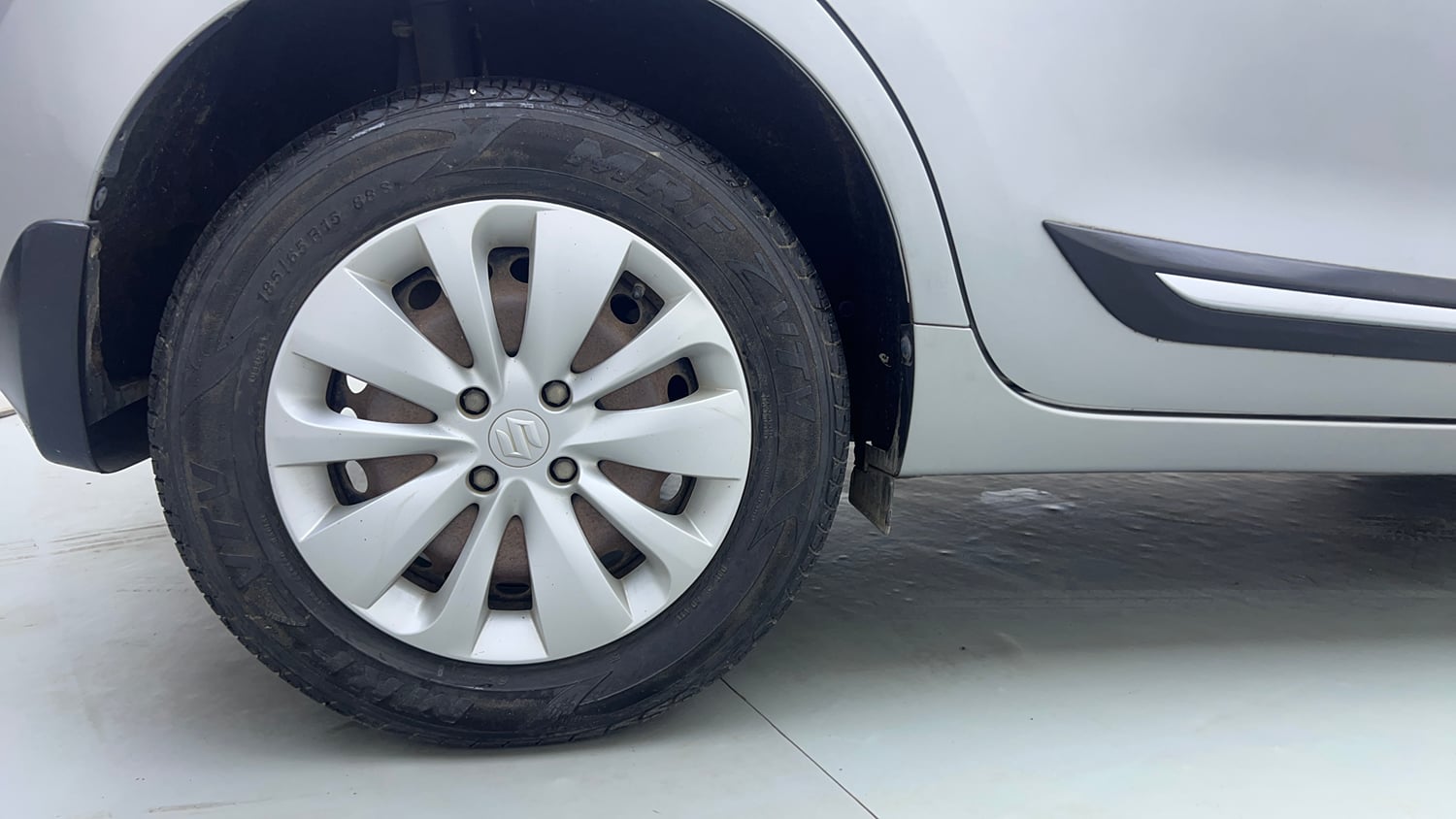 Used 2018 Maruti Suzuki Baleno Delta 1.2 Petrol Manual tyres RIGHT REAR TYRE RIM VIEW