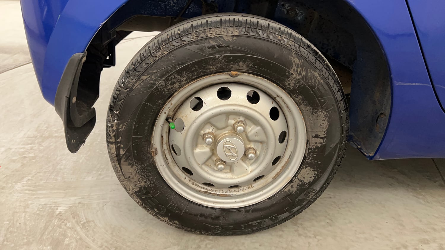 Used 2017 Hyundai Eon Era + AirBag Petrol Manual tyres RIGHT REAR TYRE RIM VIEW