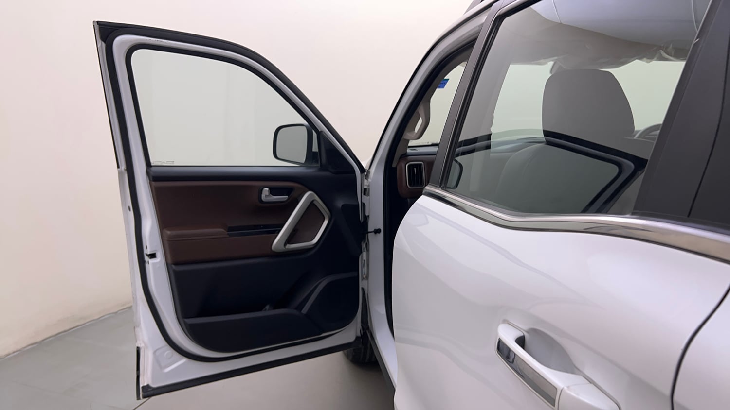 Used 2022 Mahindra Scorpio N Z8 L Petrol AT 6 STR Petrol Automatic interior LEFT FRONT DOOR OPEN VIEW