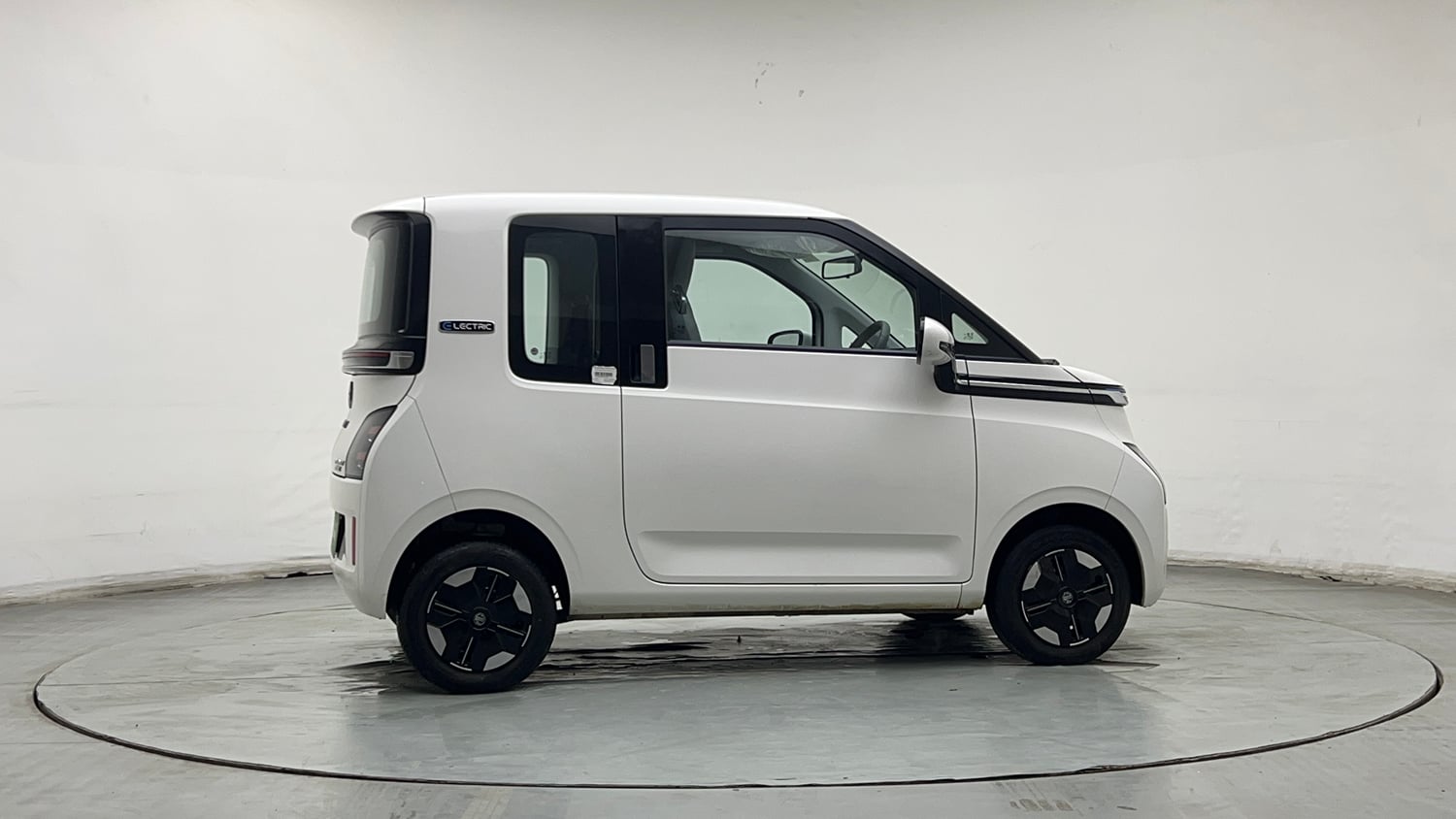 Used 2024 MG Motors Comet EV Excite Electric Automatic exterior RIGHT SIDE VIEW