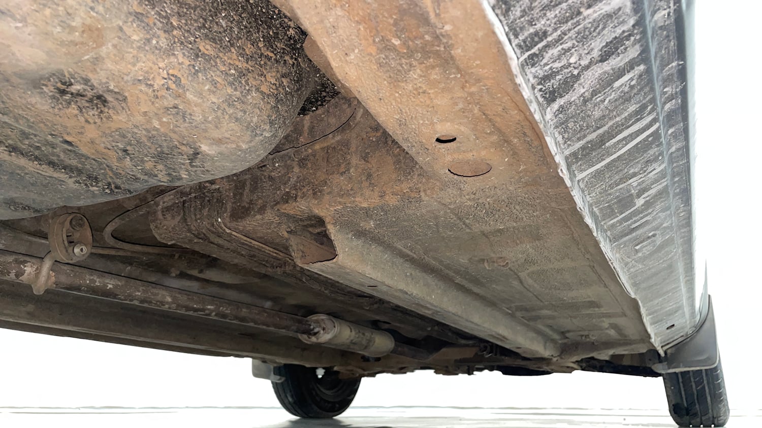 Used 2019 Renault Kwid 1.0 RXT AMT Opt Petrol Automatic extra REAR RIGHT UNDERBODY VIEW