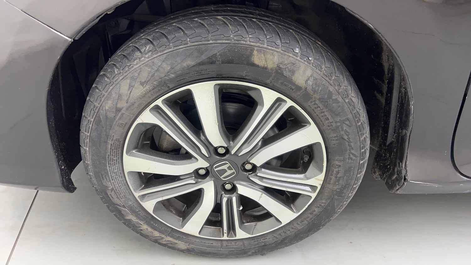 Used 2017 Honda City V Petrol Petrol Manual tyres LEFT FRONT TYRE RIM VIEW