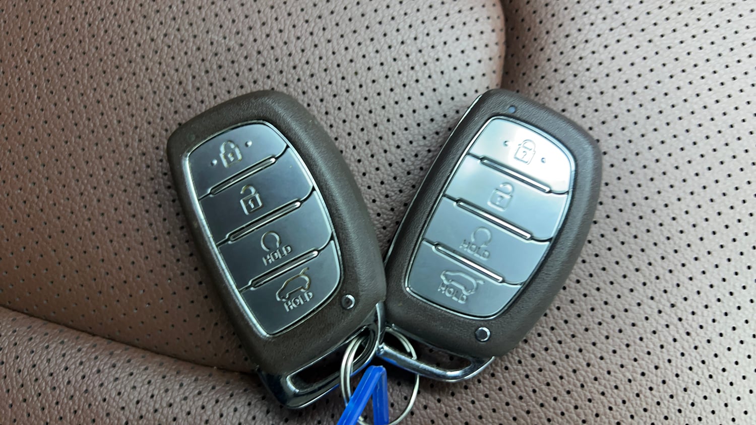 Used 2022 Hyundai Alcazar Signature (O) 7 Seater 1.5 Diesel AT Diesel Automatic extra CAR KEY VIEW